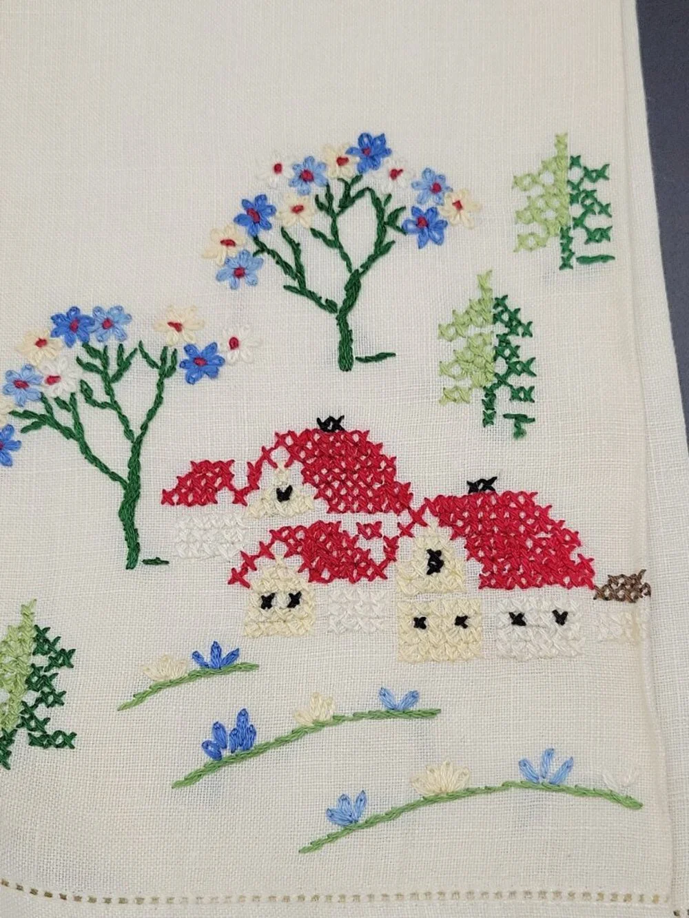 Vtg. Set of 2 White Cotton Embroidered Floral Kitchen & Tea Towels, Rectangular